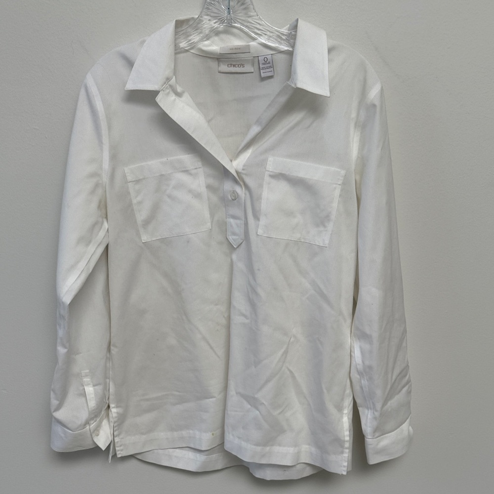 Chico's No-Iron Blouse in Soft Cream Double Front Pockets